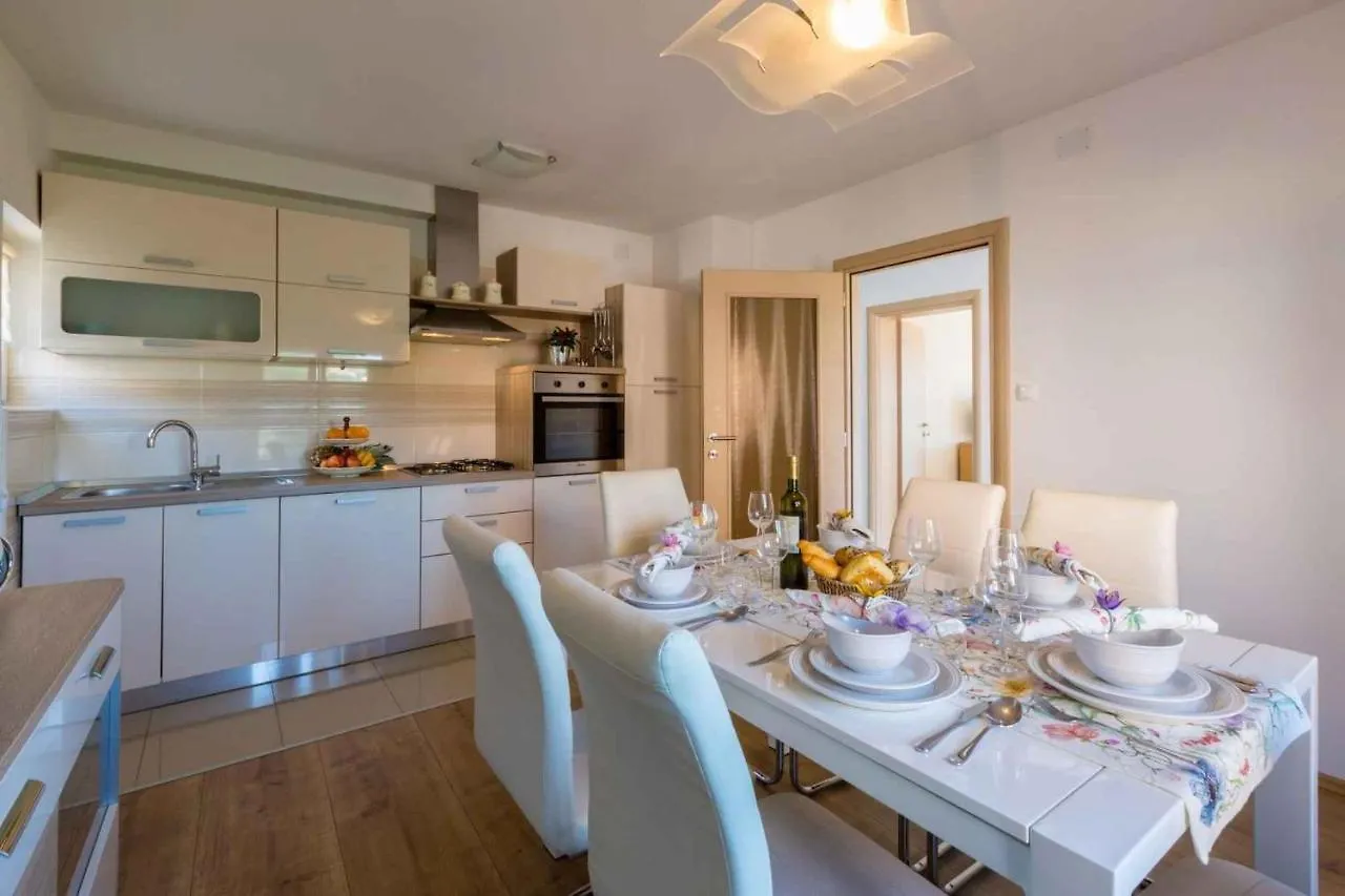 Apartment In Crikvenica 5538